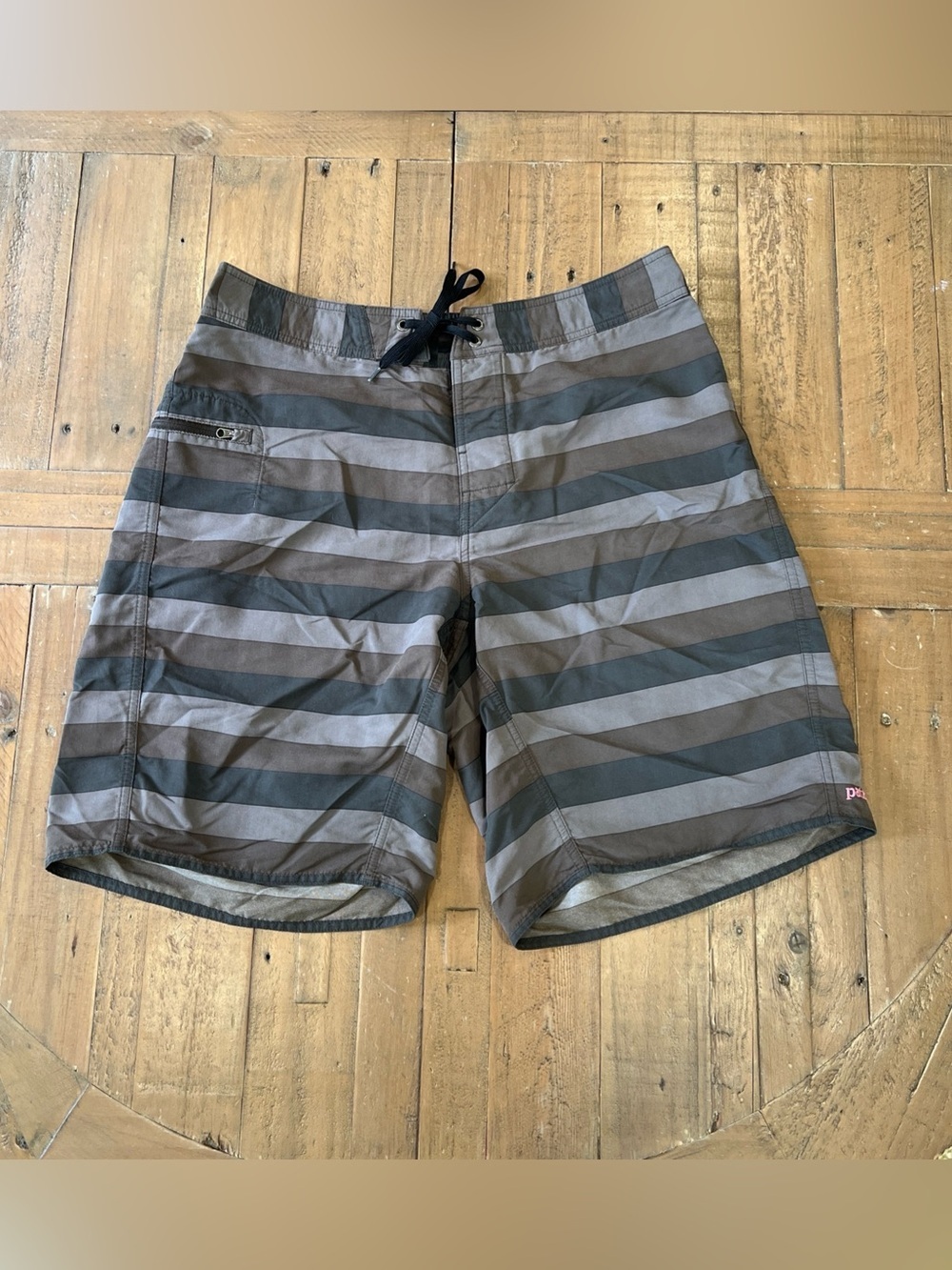 Patagonia Wavefarer Board Shorts Trunks Mens 32 Striped Gray Unlined Swim 9" ins